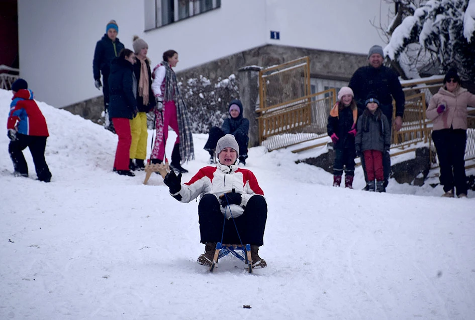 Zimske radosti na Tekiji: Padine Požeške gore preplavili sanjkaši svih uzrasta