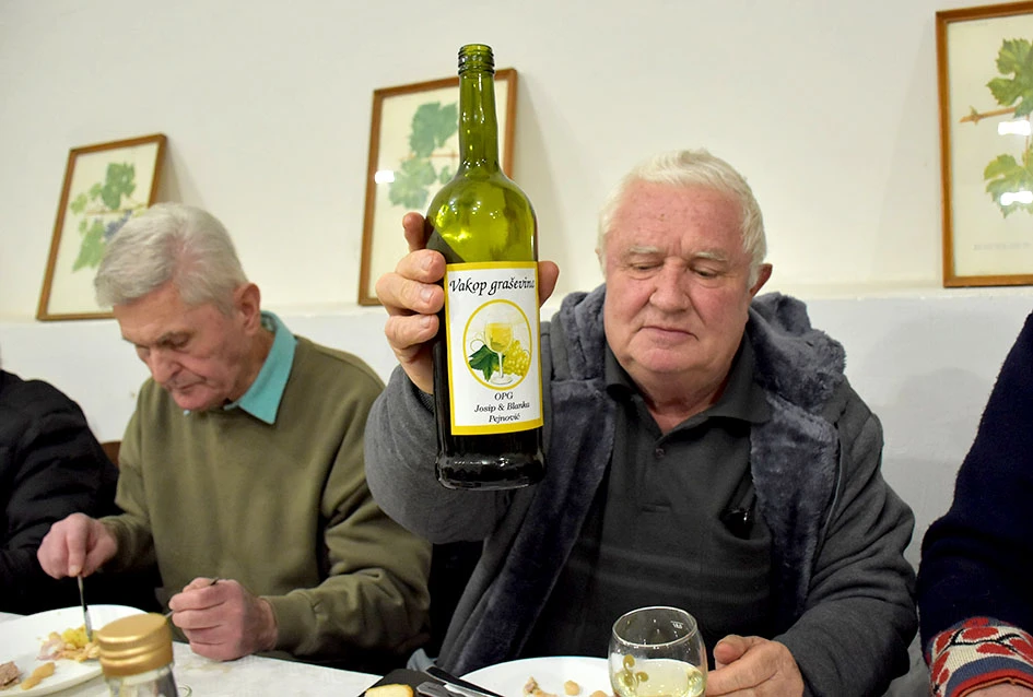 Blanka i Josip Pejnović već desetljećima vinogradare na obroncima Papuka