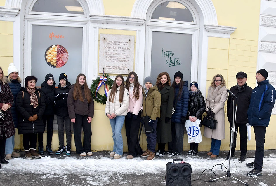 Učenici i učitelji u čast Dobriši Cesariću 