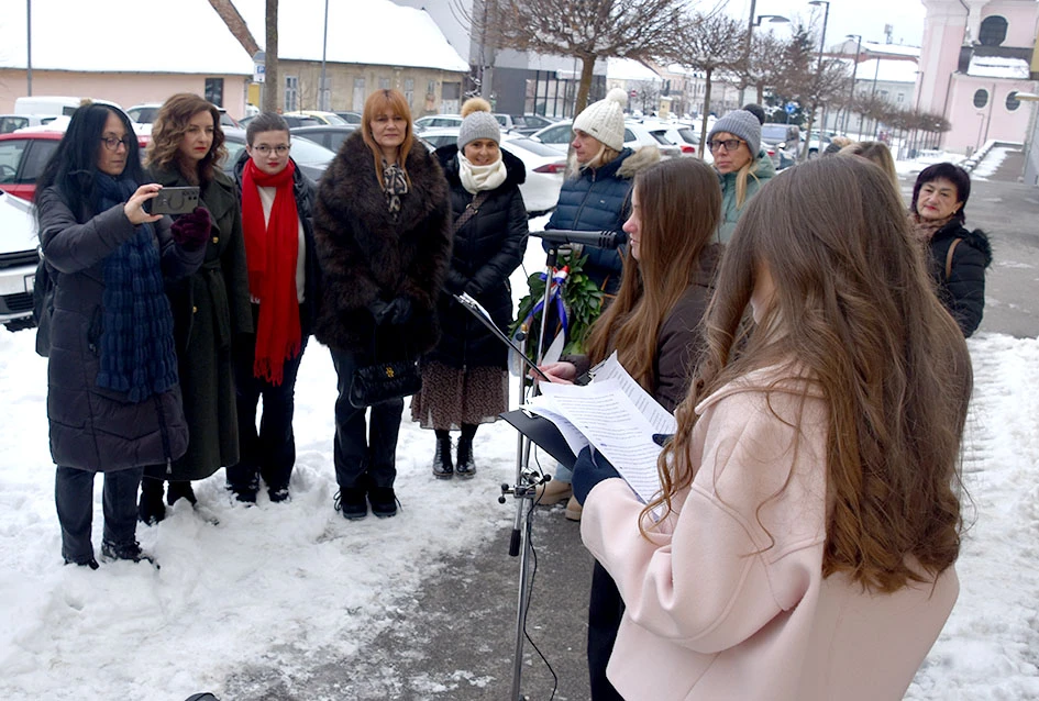 Učenici i učitelji u čast Dobriši Cesariću 