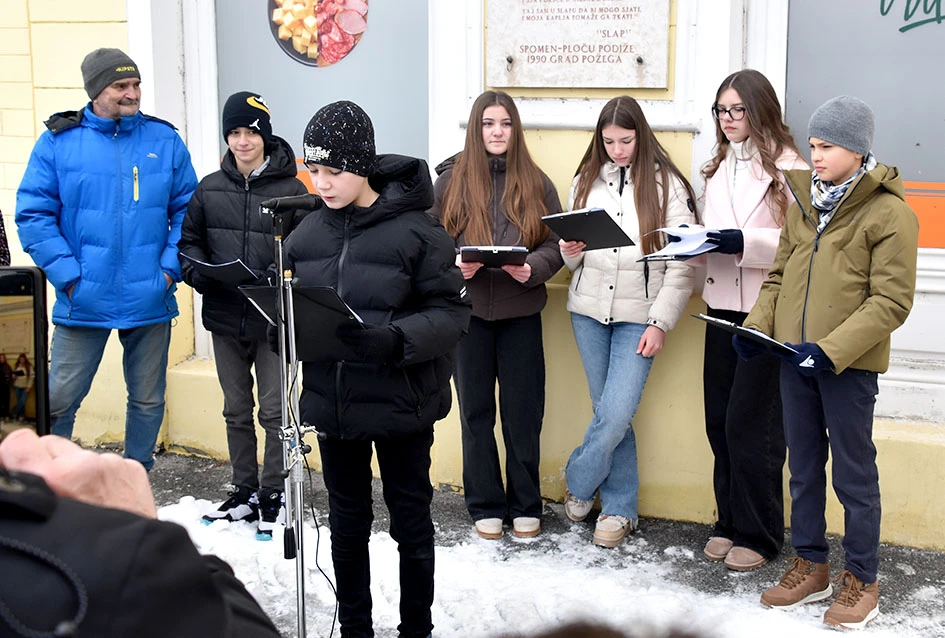 Učenici i učitelji u čast Dobriši Cesariću 