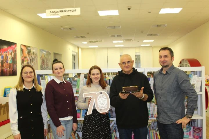 FOTOZABILJEŠKA: Rođendanska torta za bivšeg ravnatelja pleterničke Knjižnice 