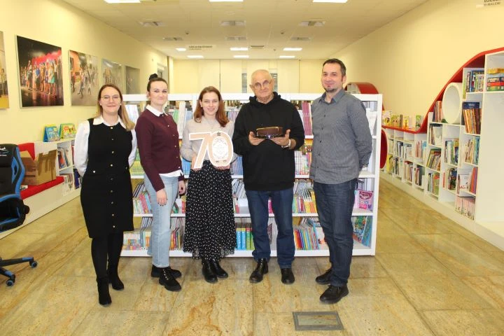 FOTOZABILJEŠKA: Rođendanska torta za bivšeg ravnatelja pleterničke Knjižnice 