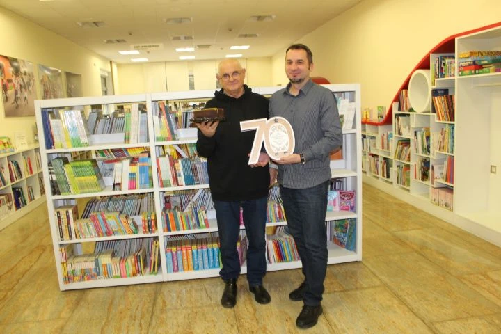 FOTOZABILJEŠKA: Rođendanska torta za bivšeg ravnatelja pleterničke Knjižnice 