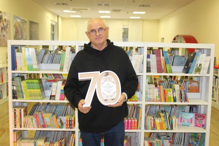 FOTOZABILJEŠKA: Rođendanska torta za bivšeg ravnatelja pleterničke Knjižnice 