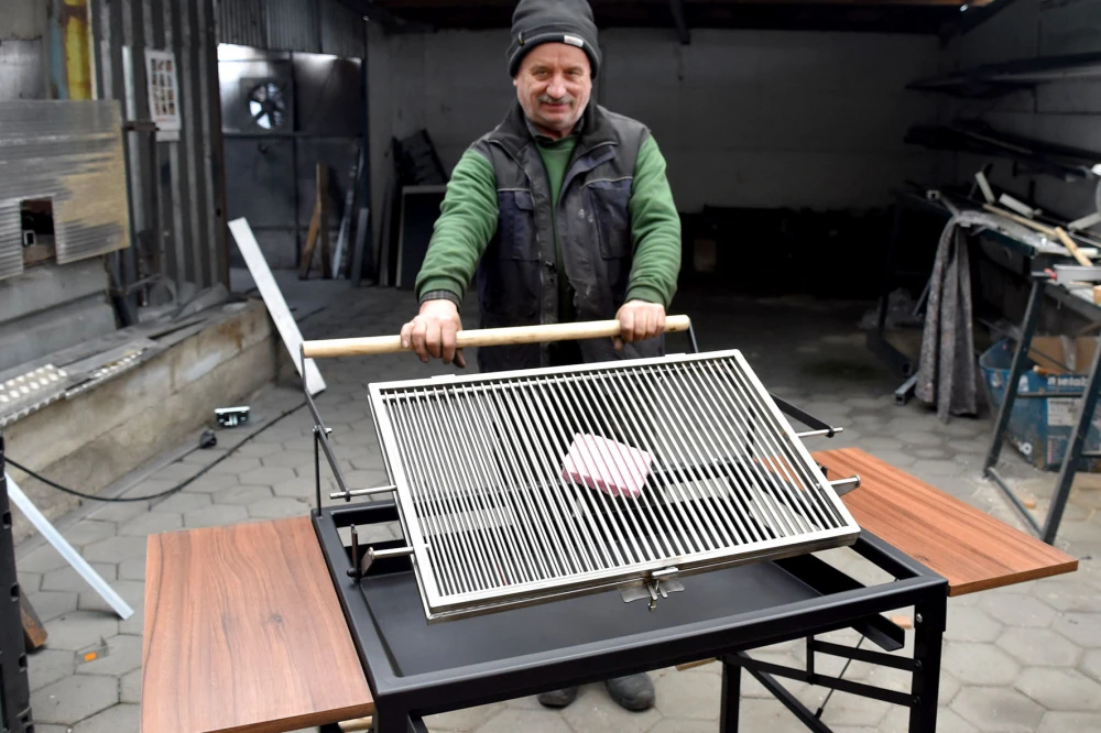 Inovacija iz Alilovaca: Drago Pavelić konstruirao okretni roštilj koji rješava najveći problem svakog majstora pečenja