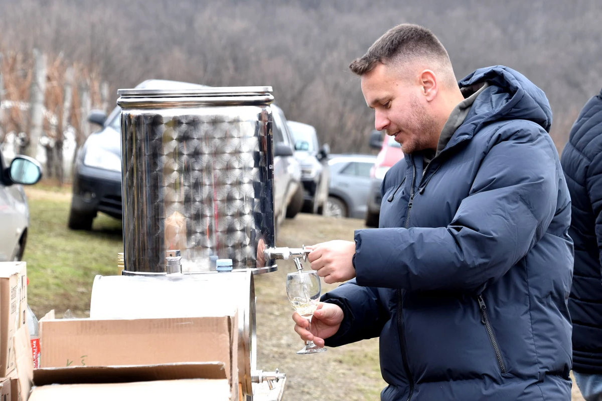 TRADICIJA NA VINKOMIRU: Proslava Vincelova u vinogradu obitelji Majstorović