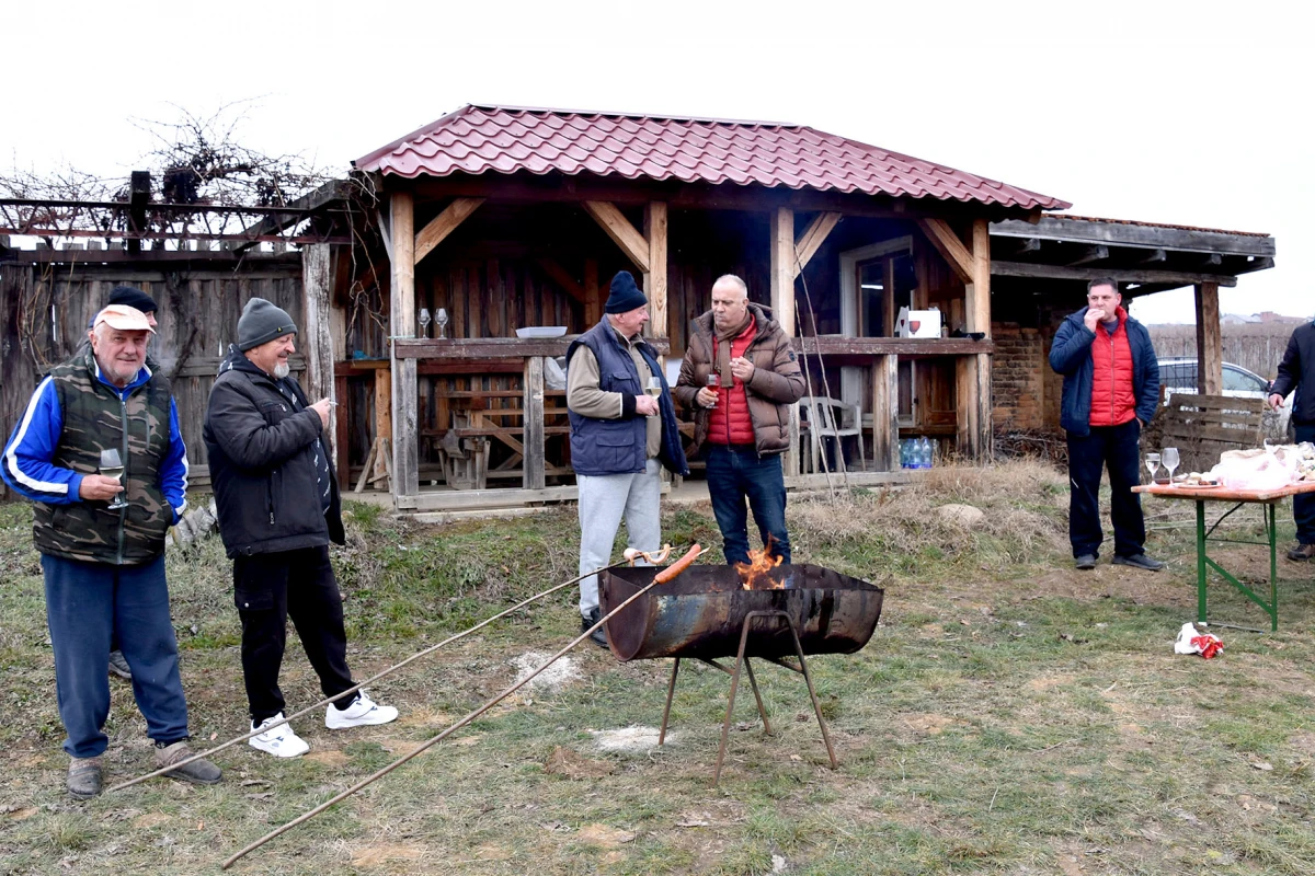 Vincelovo kod Denija Pavića: Okupio prijatelje i suigrače uz vatru, pjesmu i vrhunsku graševinu