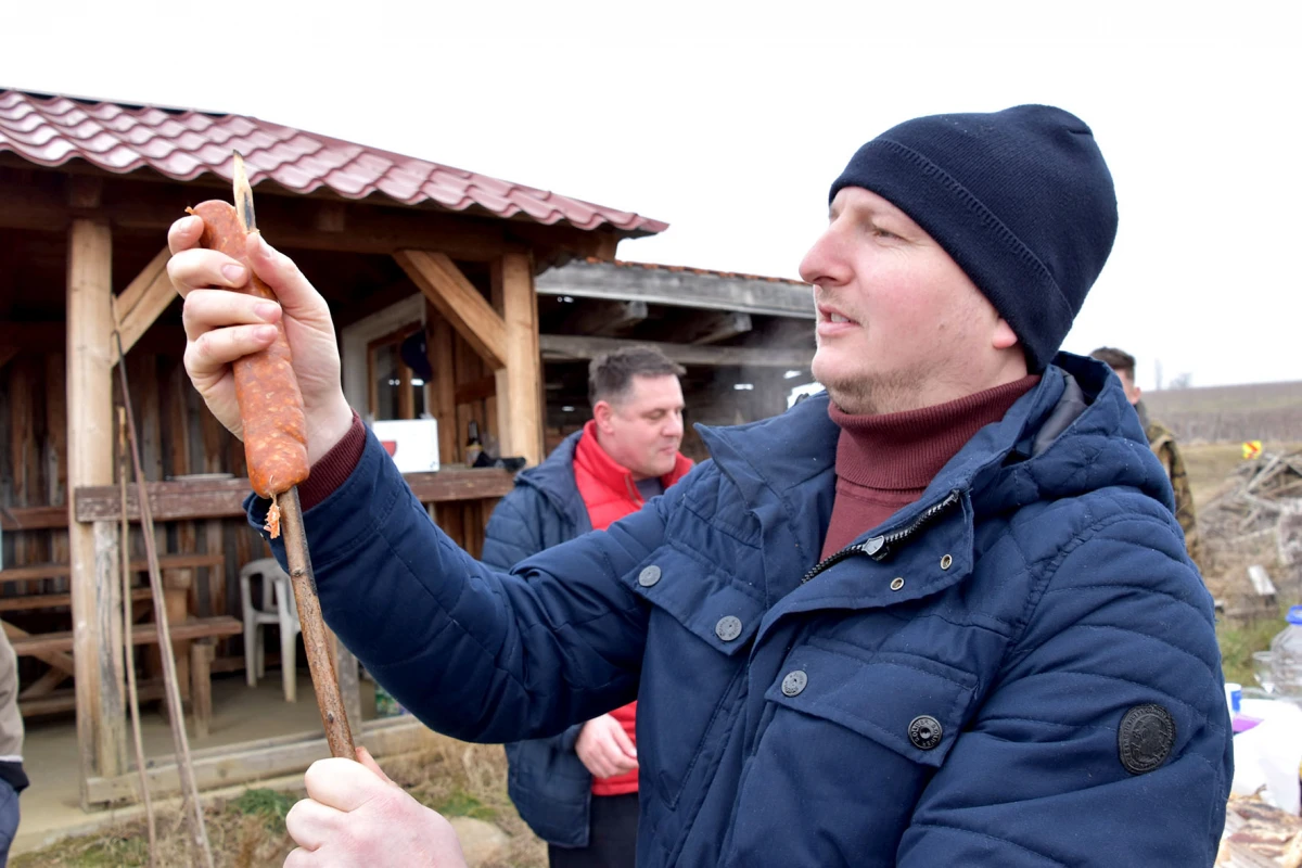 Vincelovo kod Denija Pavića: Okupio prijatelje i suigrače uz vatru, pjesmu i vrhunsku graševinu