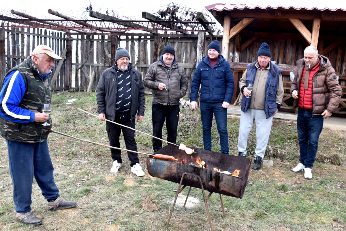 Vincelovo kod Denija Pavića: Okupio prijatelje i suigrače uz vatru, pjesmu i vrhunsku graševinu
