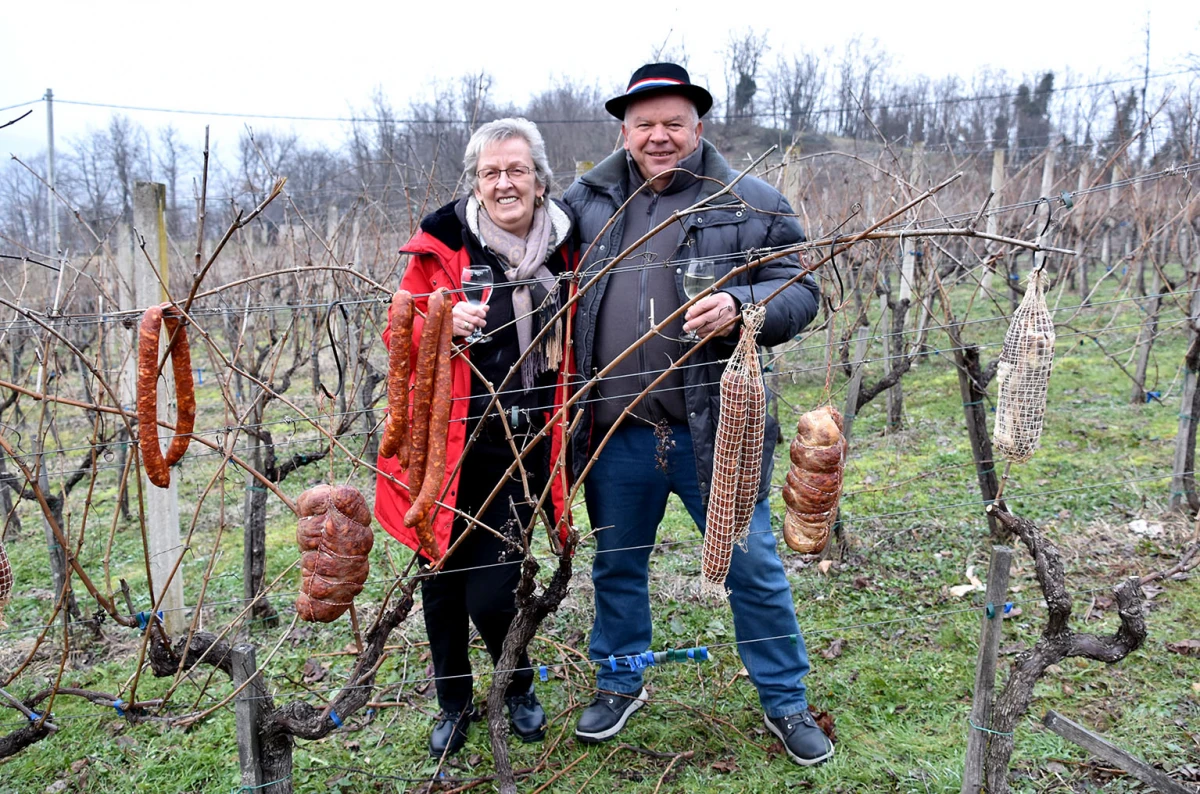 Prvi rez za rodnu godinu: Klaudija Mihaljević Ruža otvorila sezonu u vinogradu Vuković na Sokolovcu
