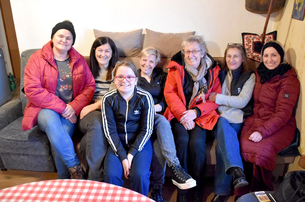 Prvi rez za rodnu godinu: Klaudija Mihaljević Ruža otvorila sezonu u vinogradu Vuković na Sokolovcu