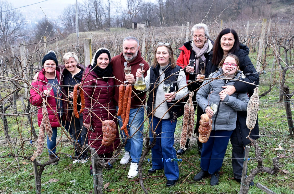 Prvi rez za rodnu godinu: Klaudija Mihaljević Ruža otvorila sezonu u vinogradu Vuković na Sokolovcu