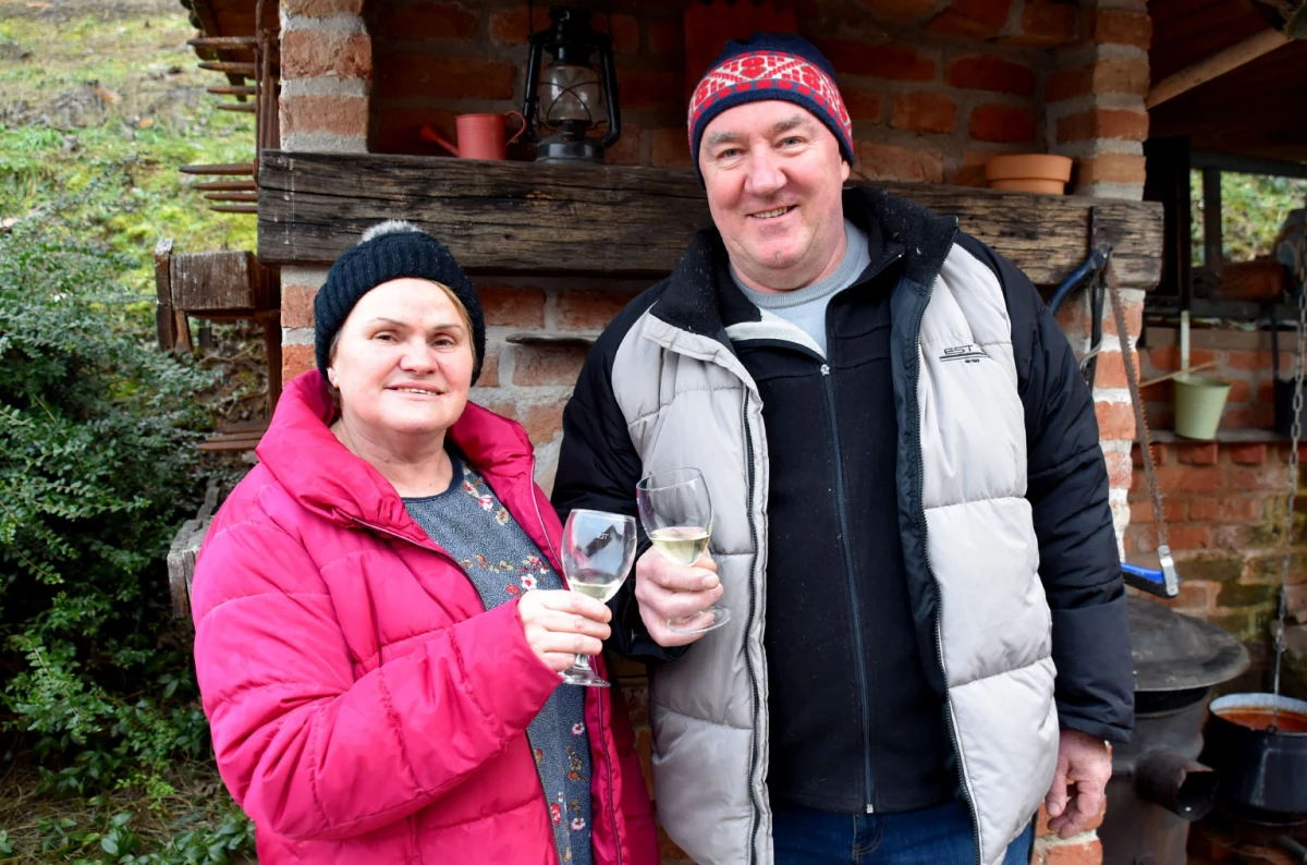 Prvi rez za rodnu godinu: Klaudija Mihaljević Ruža otvorila sezonu u vinogradu Vuković na Sokolovcu