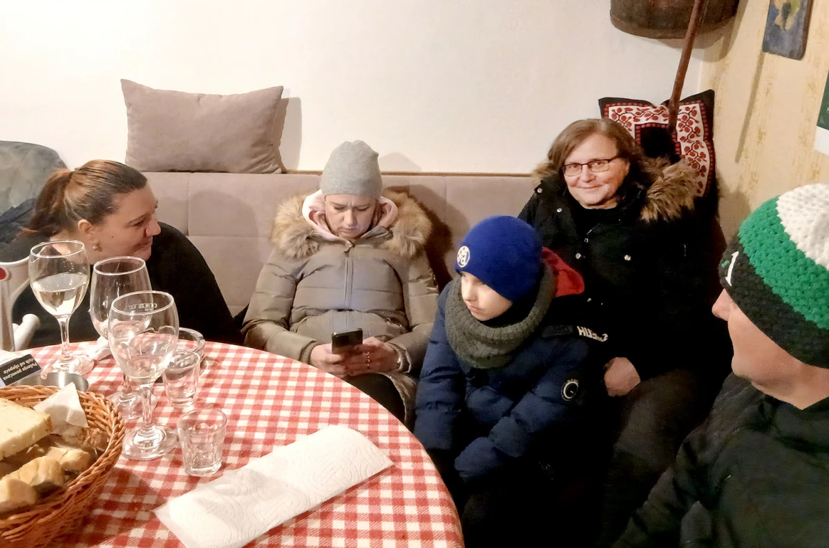 Prvi rez za rodnu godinu: Klaudija Mihaljević Ruža otvorila sezonu u vinogradu Vuković na Sokolovcu