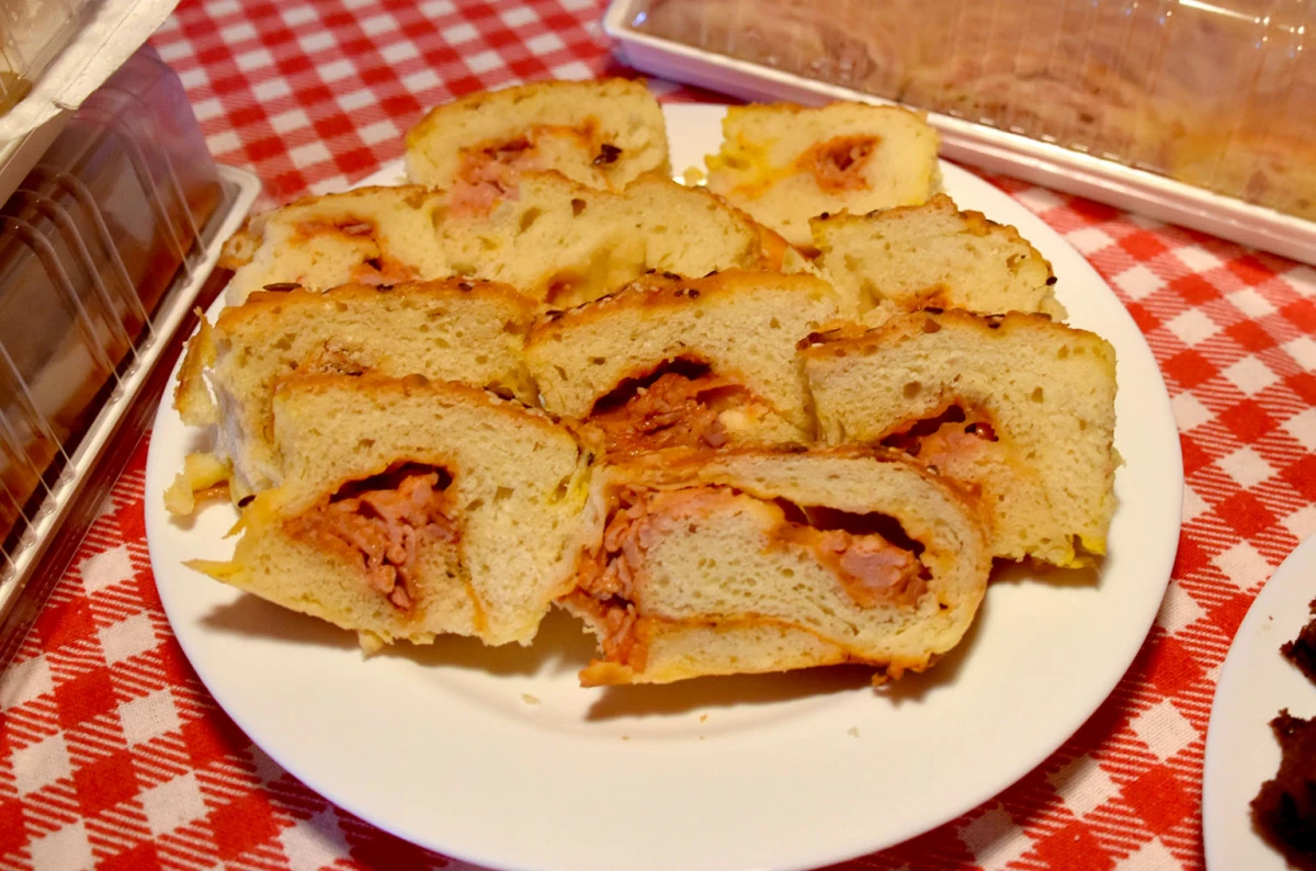 Prvi rez za rodnu godinu: Klaudija Mihaljević Ruža otvorila sezonu u vinogradu Vuković na Sokolovcu