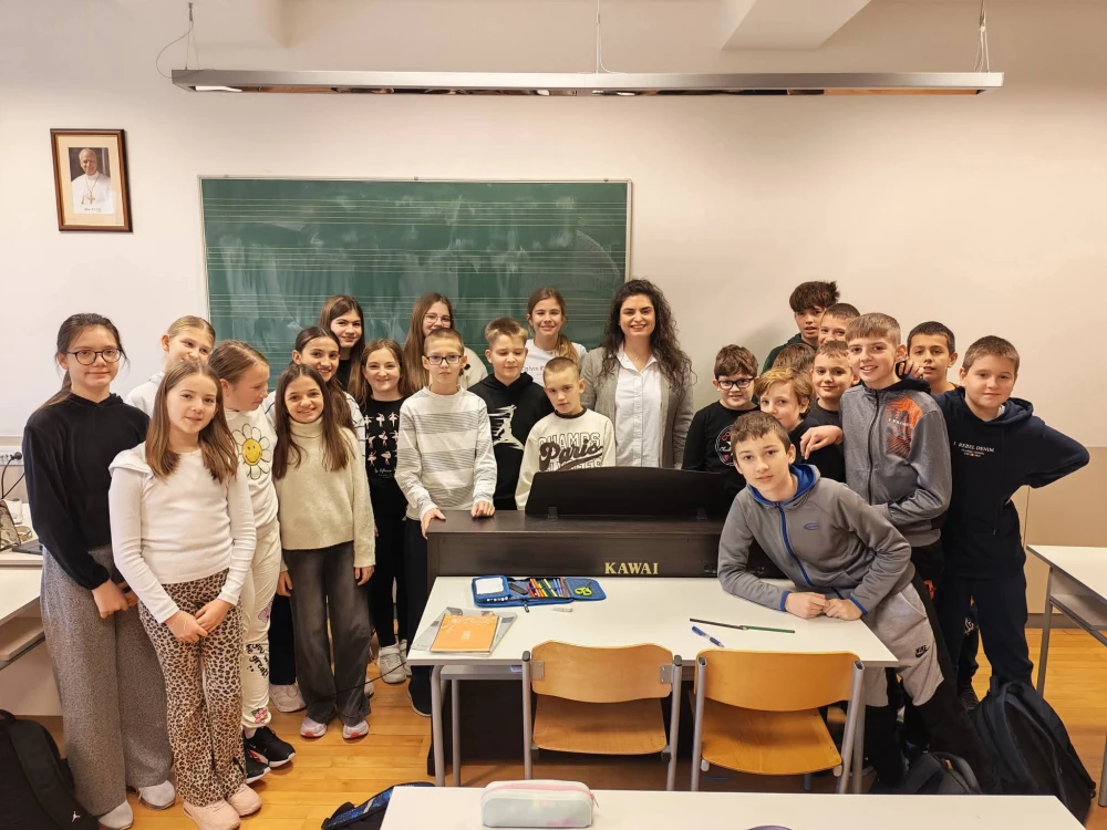 Glazbeni dar za učenike Katoličke osnovne škole