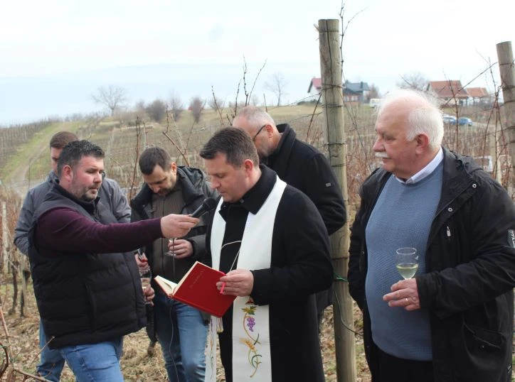 ’VINA MARKOTA’: Na Starcu proslavili Vincelovo uz blagoslov vinove loze, pjesmu i druženje 