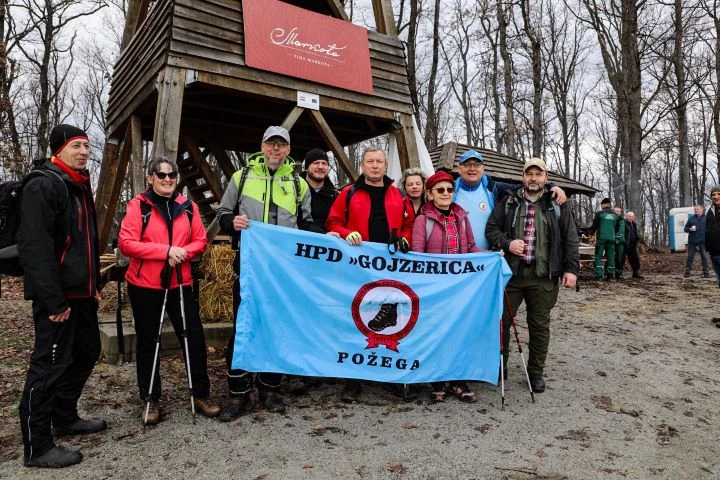 Koracima kroz vinograde i povijest Požeške gore: Zimski vincelovski pohod u Pleternici