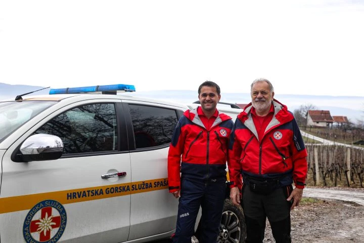 Koracima kroz vinograde i povijest Požeške gore: Zimski vincelovski pohod u Pleternici