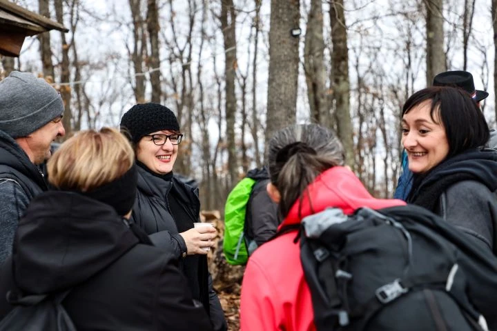 Koracima kroz vinograde i povijest Požeške gore: Zimski vincelovski pohod u Pleternici
