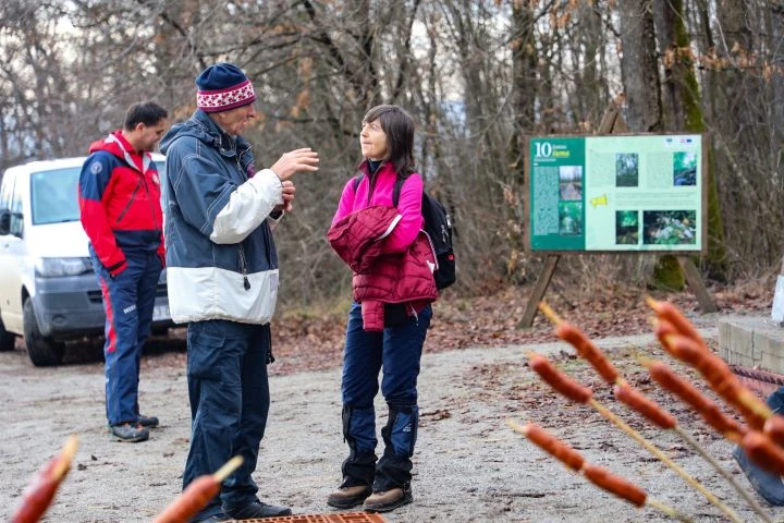 Koracima kroz vinograde i povijest Požeške gore: Zimski vincelovski pohod u Pleternici