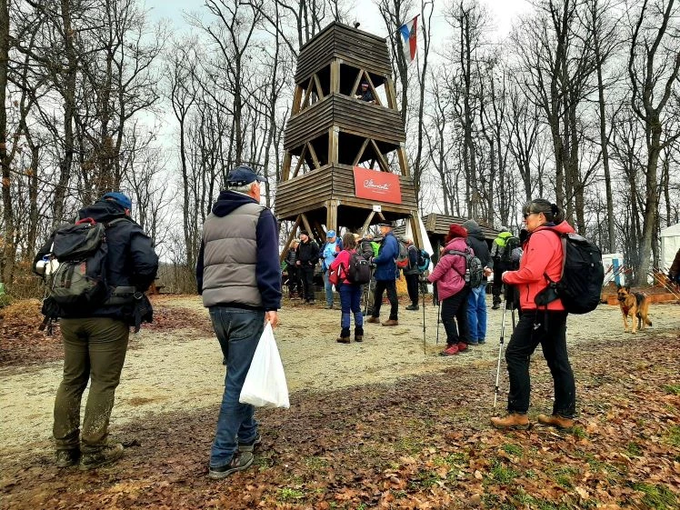 Koracima kroz vinograde i povijest Požeške gore: Zimski vincelovski pohod u Pleternici