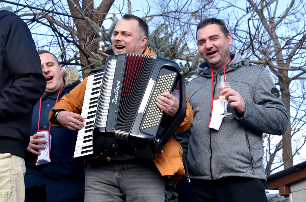 Vincelovo kod Ivanovića na Sokolovcu: DJ Pavka rezao lozu, a harmonikaš Dražen grijao atmosferu