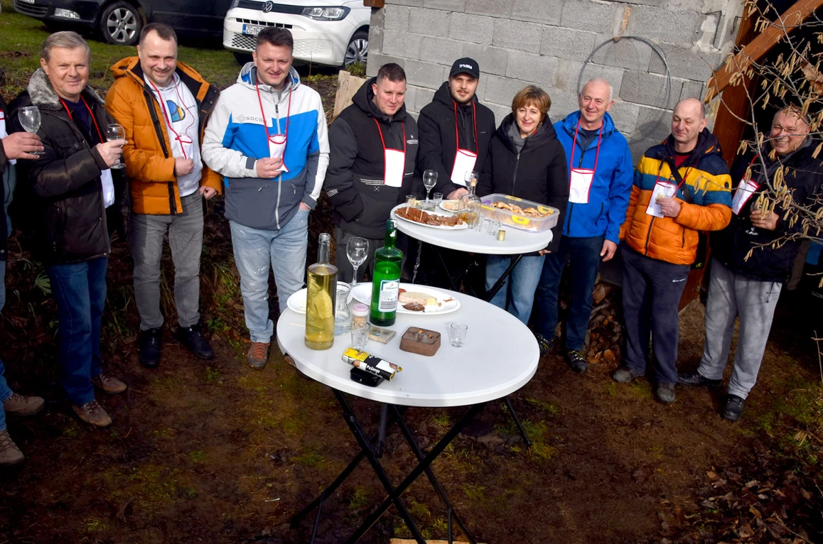 Vincelovo kod Ivanovića na Sokolovcu: DJ Pavka rezao lozu, a harmonikaš Dražen grijao atmosferu