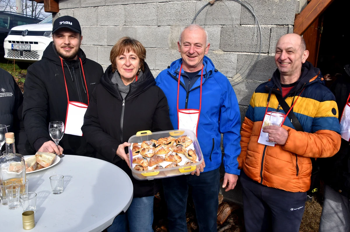 Vincelovo kod Ivanovića na Sokolovcu: DJ Pavka rezao lozu, a harmonikaš Dražen grijao atmosferu