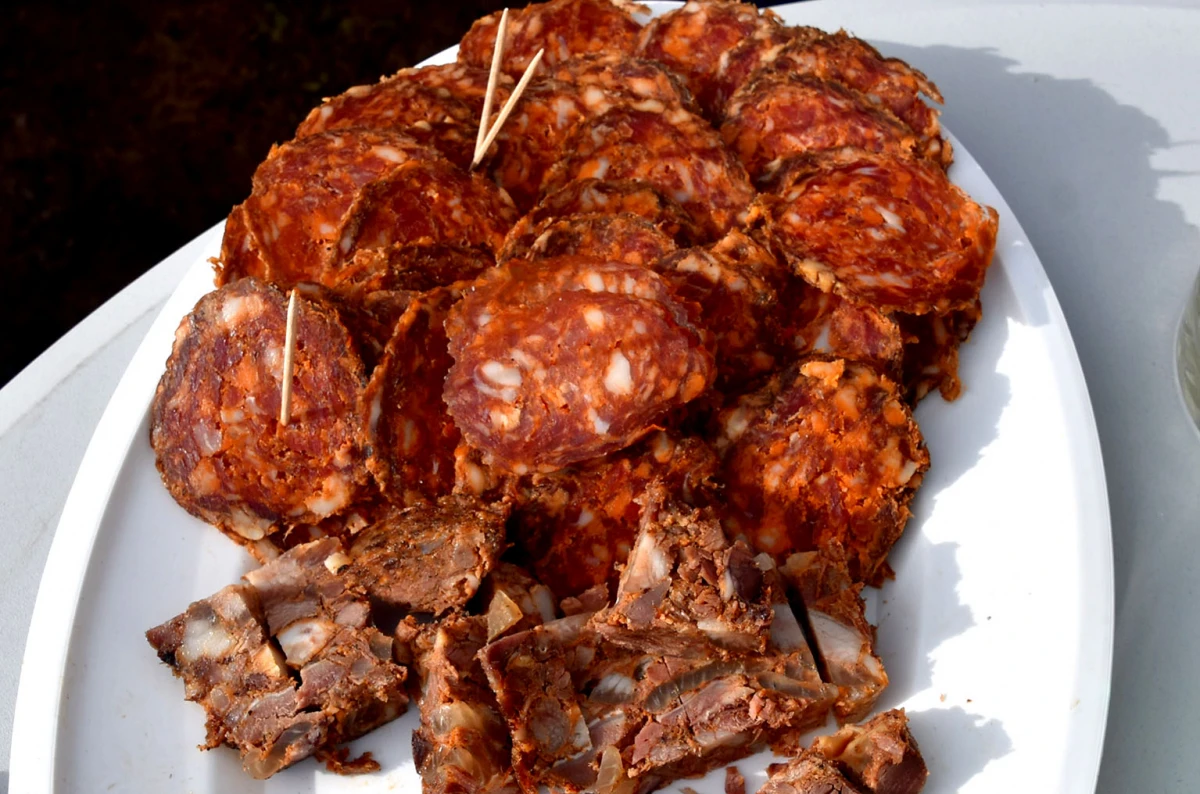 Vincelovo kod Ivanovića na Sokolovcu: DJ Pavka rezao lozu, a harmonikaš Dražen grijao atmosferu