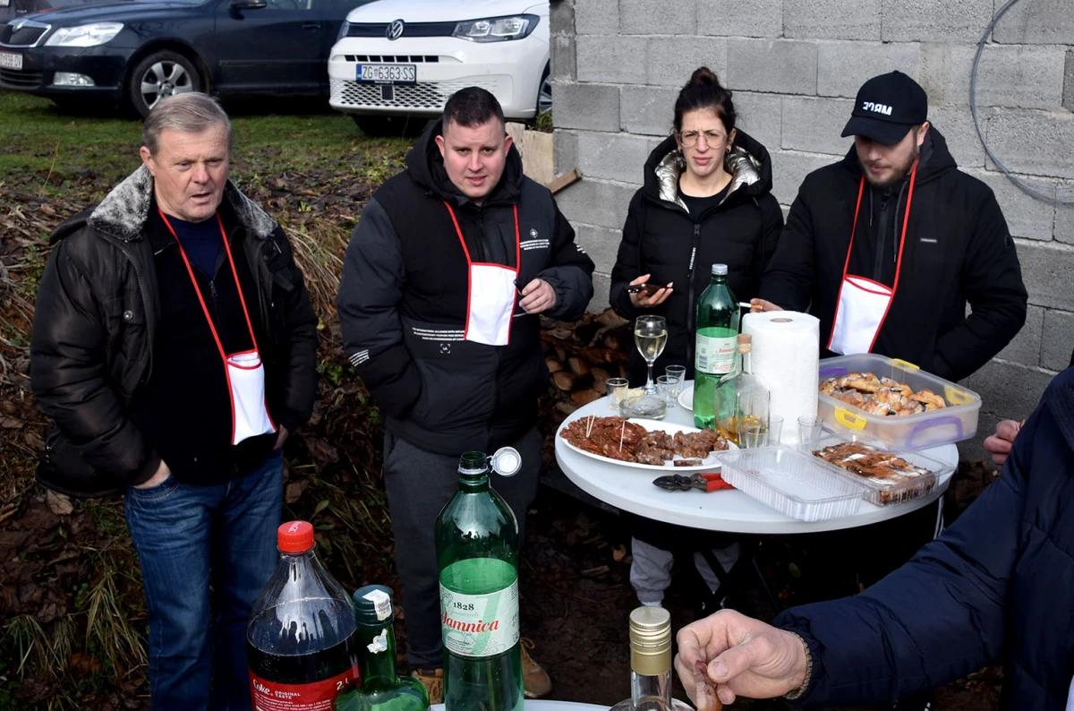 Vincelovo kod Ivanovića na Sokolovcu: DJ Pavka rezao lozu, a harmonikaš Dražen grijao atmosferu