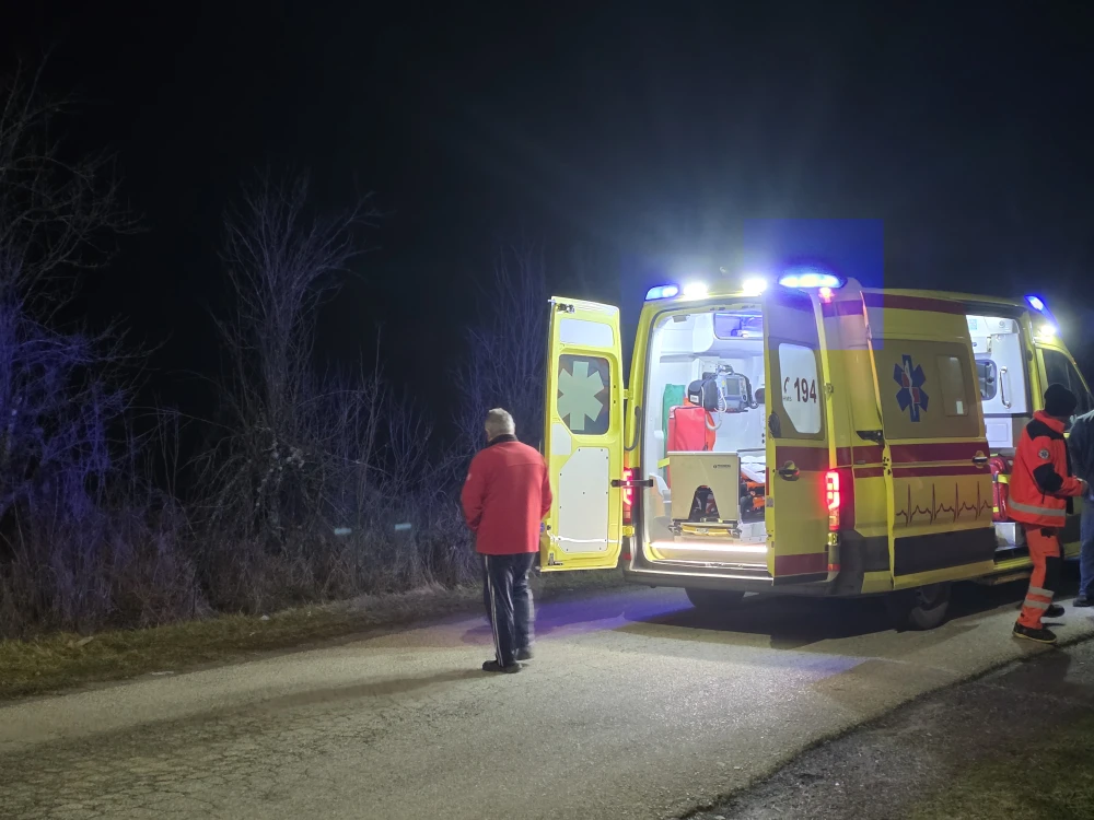 Automobil izletio s ceste između Zakorenja i Brestovca, intervenirale hitne službe