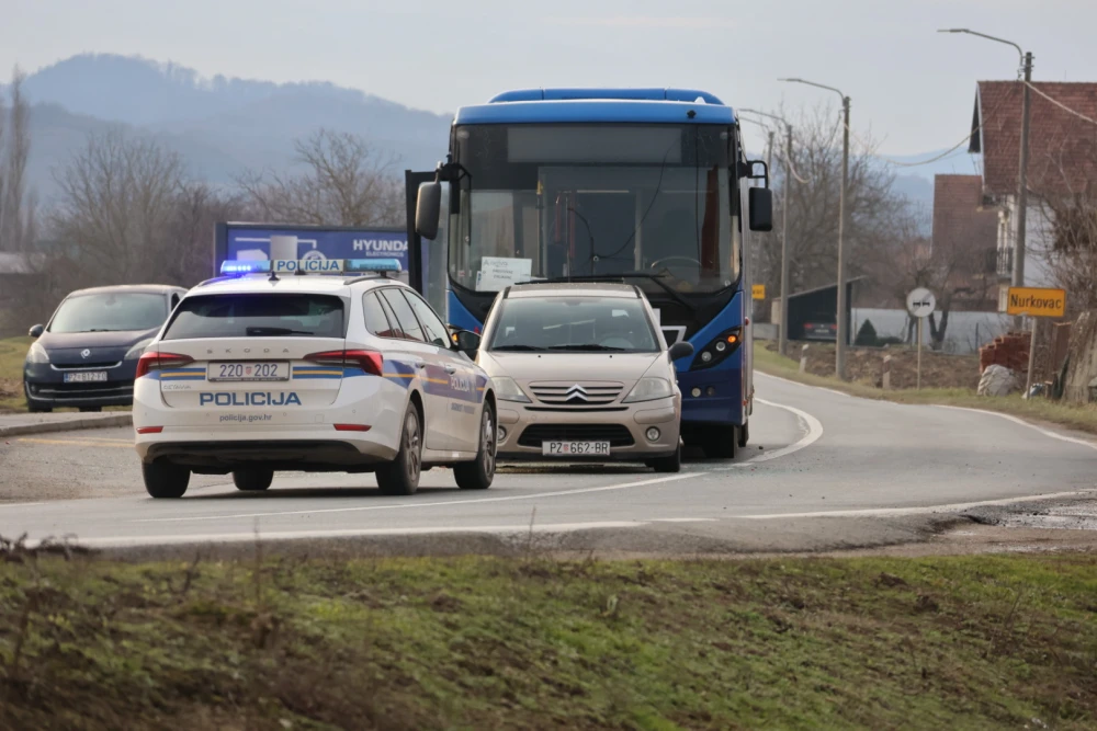 Autobus se zabio u automobil, na mjestu događaja je hitna medicinska pomoć