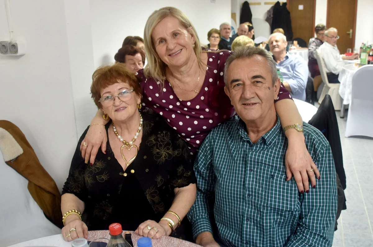 Velički umirovljenici pjesmom i plesom proslavili Marinje: Sedam slavljenica darivano za imendan