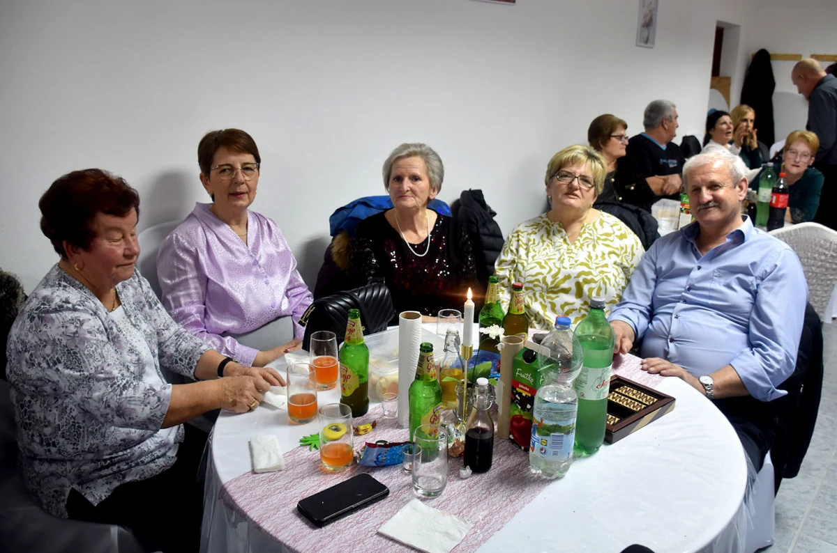 Velički umirovljenici pjesmom i plesom proslavili Marinje: Sedam slavljenica darivano za imendan