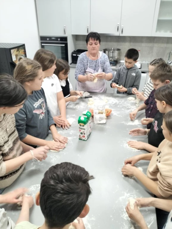 Djetinjstvo koje povezuje: Školski projekt „Cesarić u Cesariću“ okupio učenike, obitelji i brojne goste