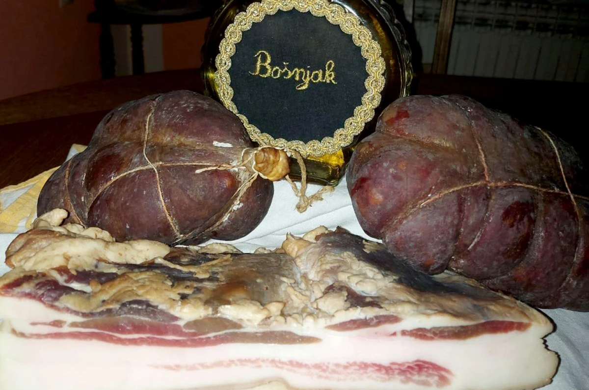 Spoj kista, volana i farme: Obitelj Bošnjak u Lukaču uz osnovne poslove stvorila raj za mangulice