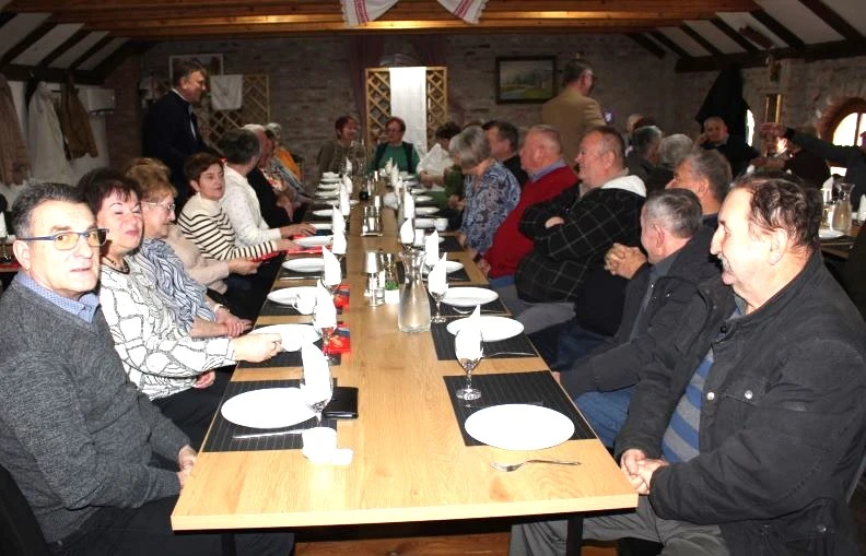 Pleternički umirovljenici posjetili eko-etno selo u Staroj Kapeli