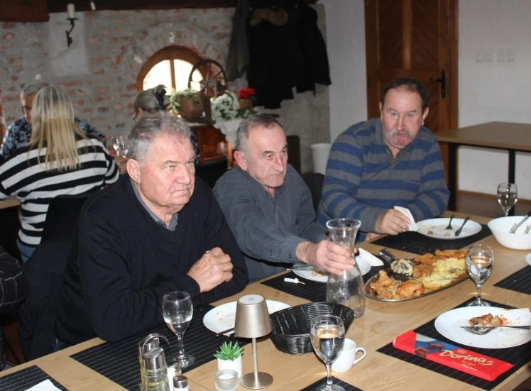 Pleternički umirovljenici posjetili eko-etno selo u Staroj Kapeli