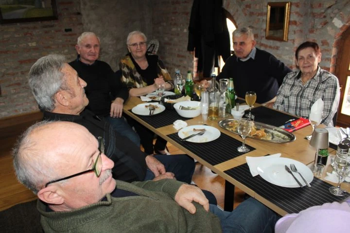 Pleternički umirovljenici posjetili eko-etno selo u Staroj Kapeli