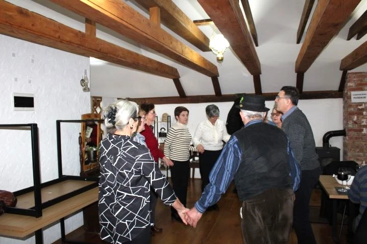 Pleternički umirovljenici posjetili eko-etno selo u Staroj Kapeli