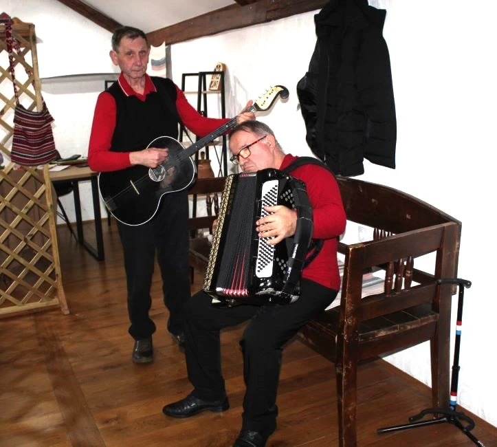 Pleternički umirovljenici posjetili eko-etno selo u Staroj Kapeli