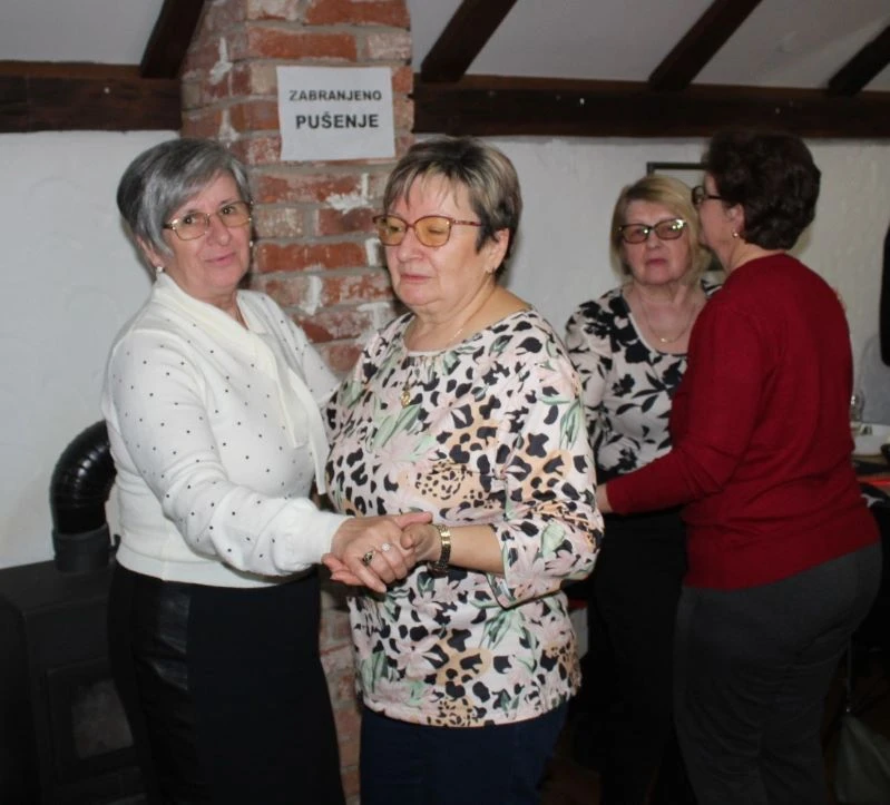 Pleternički umirovljenici posjetili eko-etno selo u Staroj Kapeli