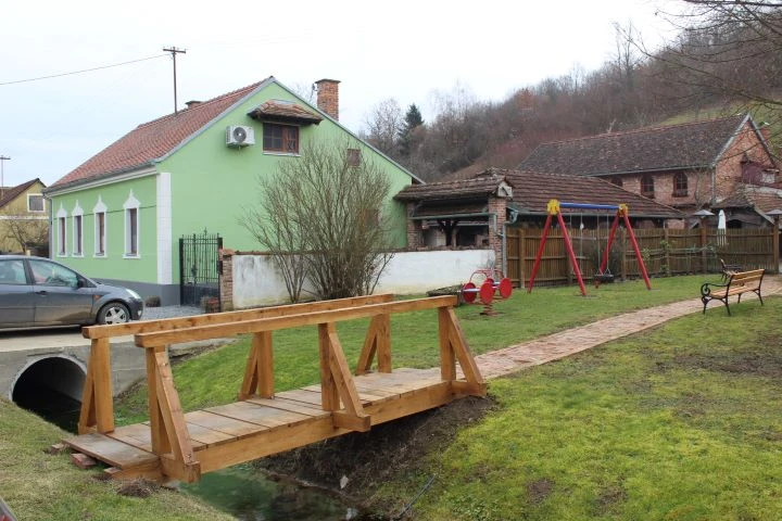 Pleternički umirovljenici posjetili eko-etno selo u Staroj Kapeli