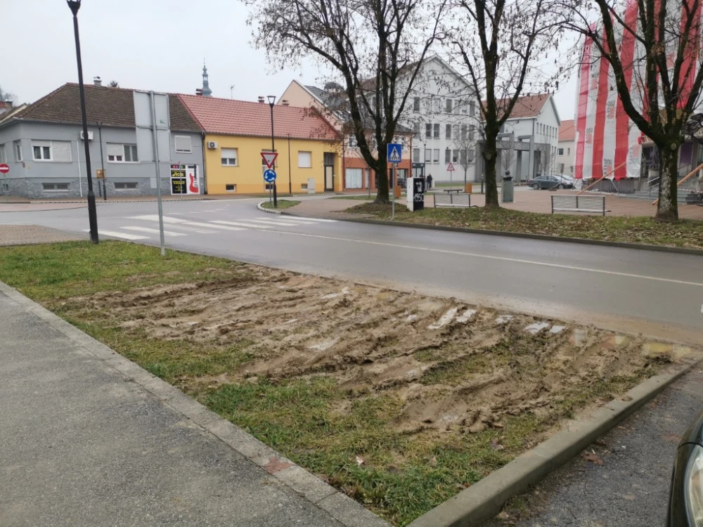 Vukovarska dobila novo parkiralište – na travi: Kršenje propisa i uništavanje zelenila