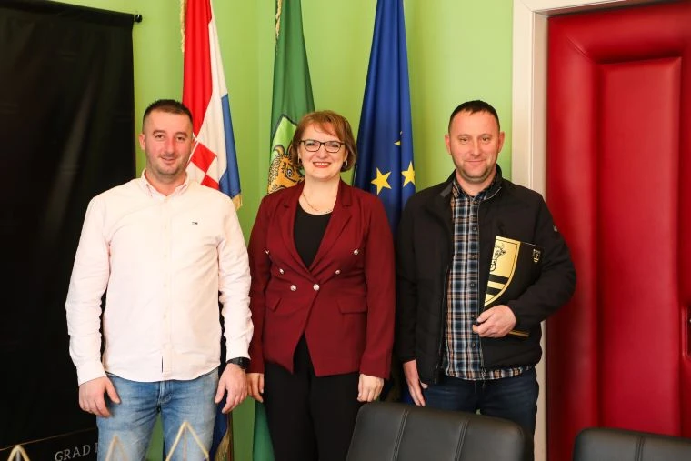 POTPISAN JOŠ JEDAN UGOVOR ZA ENERGETSKU OBNOVU: Športsko-rekreacijski centar Gradac uskoro u novom ruhu