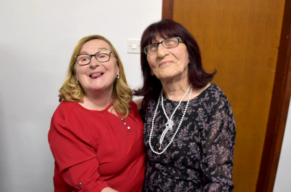 VESELO U VELIKOJ: Velički umirovljenici spojili Valentinovo i maškare u nezaboravnu zabavu