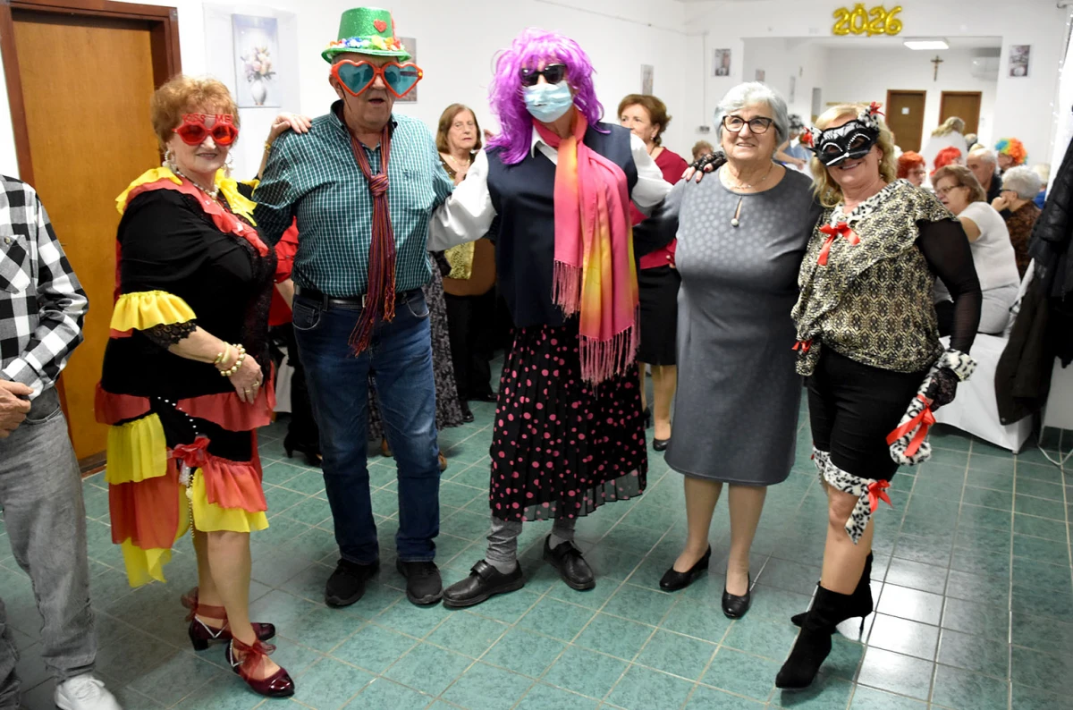 VESELO U VELIKOJ: Velički umirovljenici spojili Valentinovo i maškare u nezaboravnu zabavu