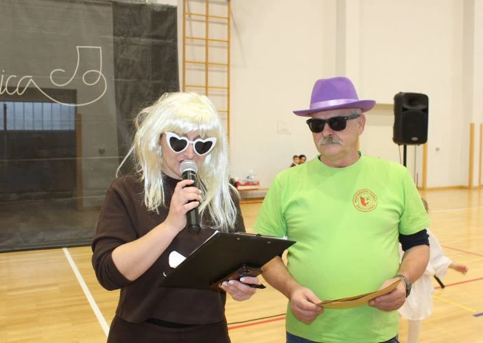 MAŠKARE U PLETERNICI: U prepunoj školskoj dvorani pripremljen zanimljiv pokladni program 